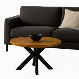 Ronde salontafel van 80 cm in naturel mangohout met zwarte spinpoot op witte achtergrond